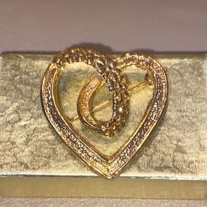 NWOT Gold Brooche